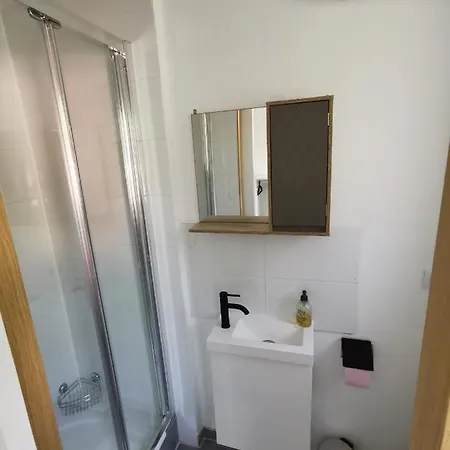 Superbe 8 Personnes 2 2 Salles De Bain Wifi Netflix Et Parking Gratuit Apartman *