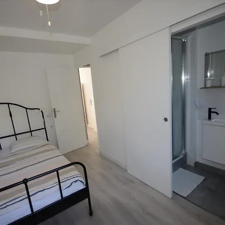 Superbe 8 Personnes 2 2 Salles De Bain Wifi Netflix Et Parking Gratuit Appartamento